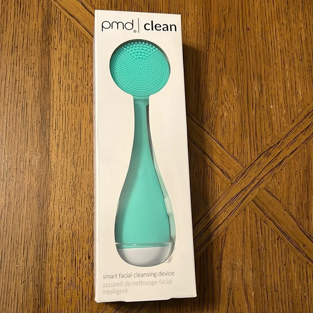 NIB Clean Smart Facial Cleansing Device by pmd - Picture 1 of 4